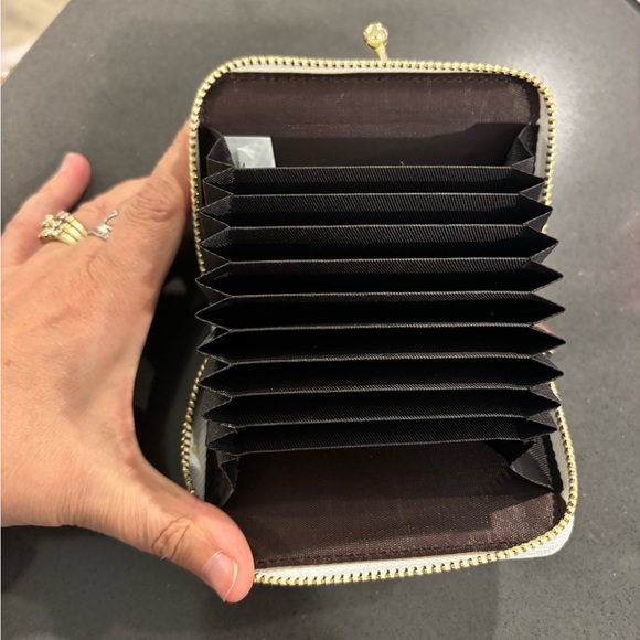 White and gold, new not used at all - Picture 3 of 4